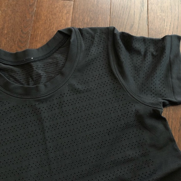 Lululemon short sleeve t-shirt - Picture 4 of 7